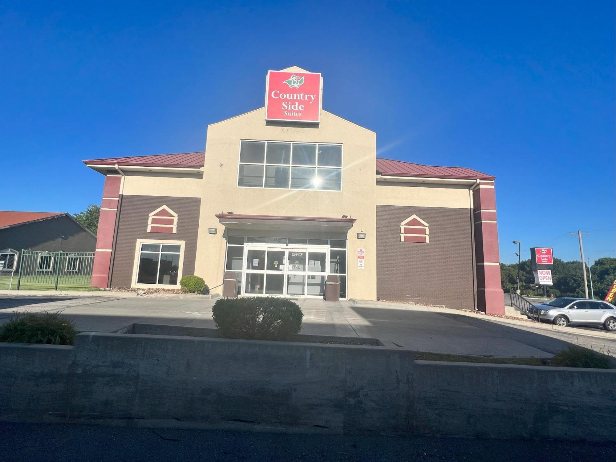 Countryside Suites Kansas City Independence I-70 East Sports Complex Hotel ภายนอก รูปภาพ