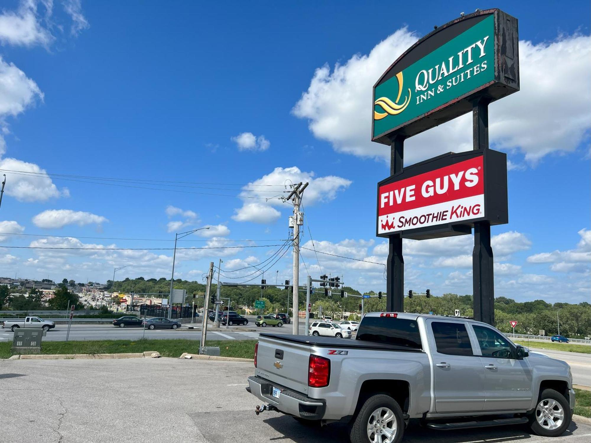 Countryside Suites Kansas City Independence I-70 East Sports Complex Hotel ภายนอก รูปภาพ