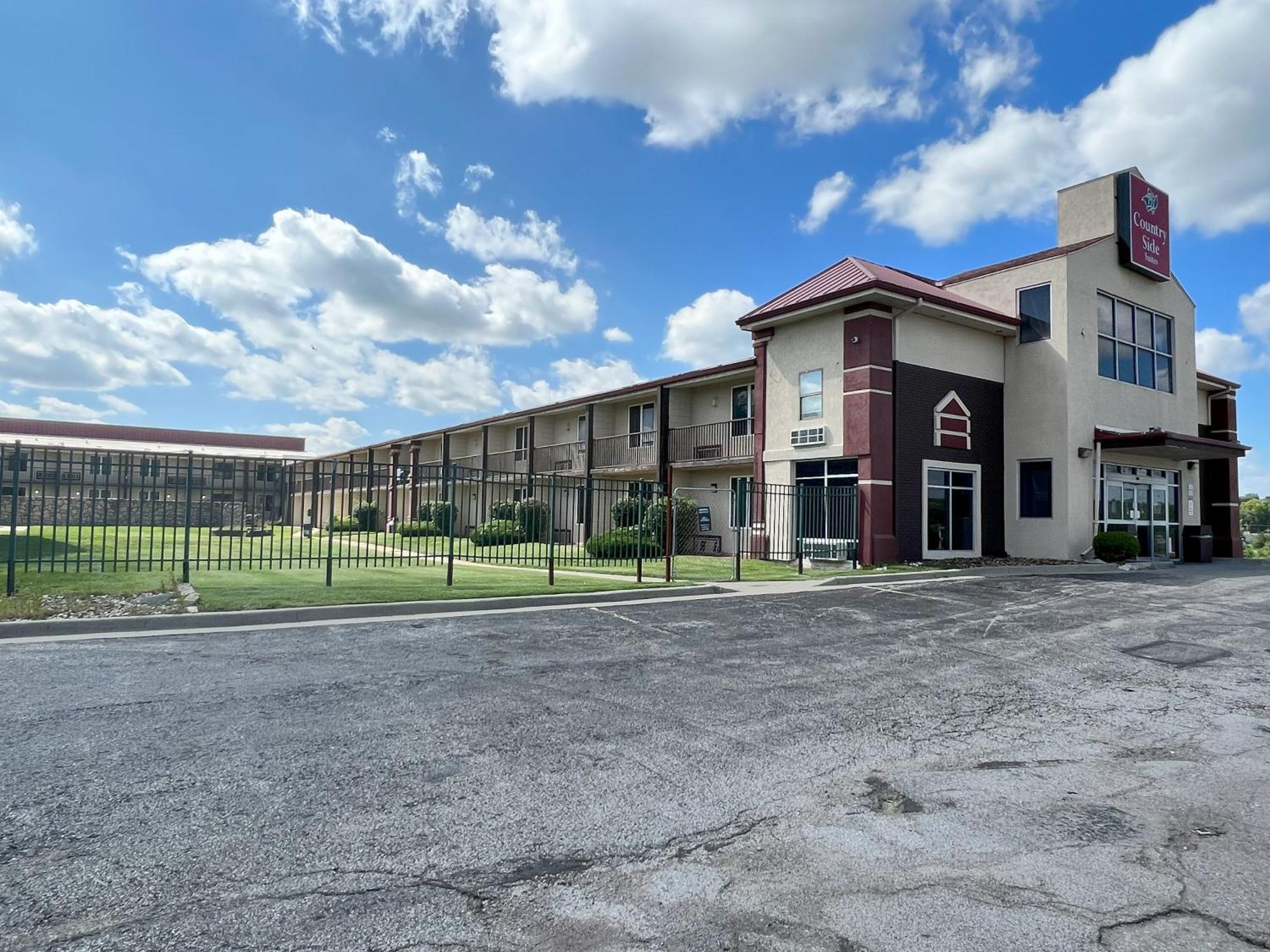 Countryside Suites Kansas City Independence I-70 East Sports Complex Hotel ภายนอก รูปภาพ