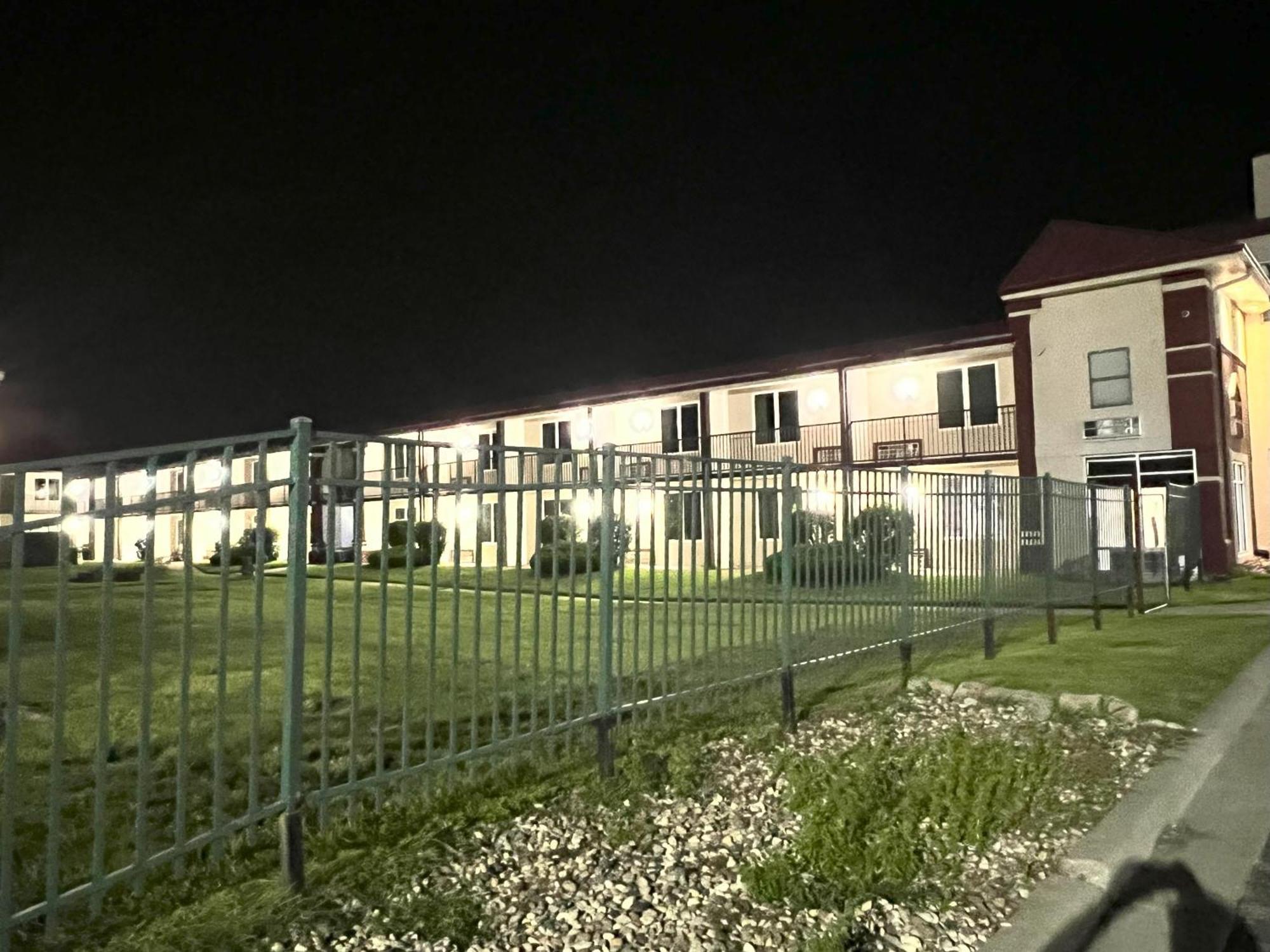 Countryside Suites Kansas City Independence I-70 East Sports Complex Hotel ภายนอก รูปภาพ