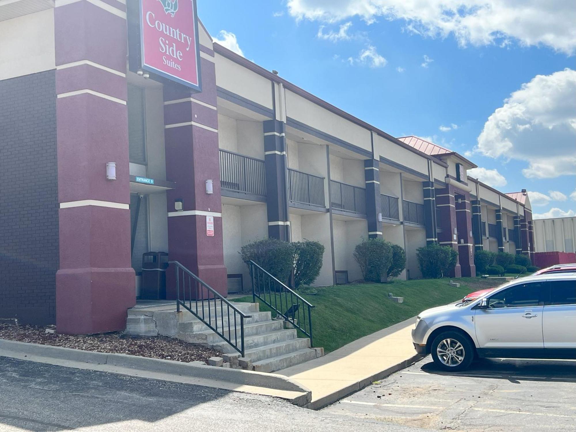 Countryside Suites Kansas City Independence I-70 East Sports Complex Hotel ภายนอก รูปภาพ