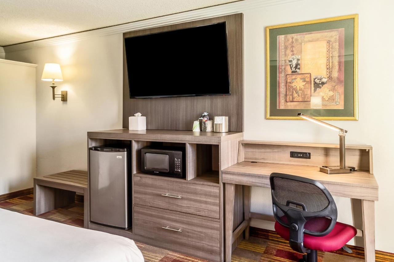 Countryside Suites Kansas City Independence I-70 East Sports Complex Hotel ภายนอก รูปภาพ
