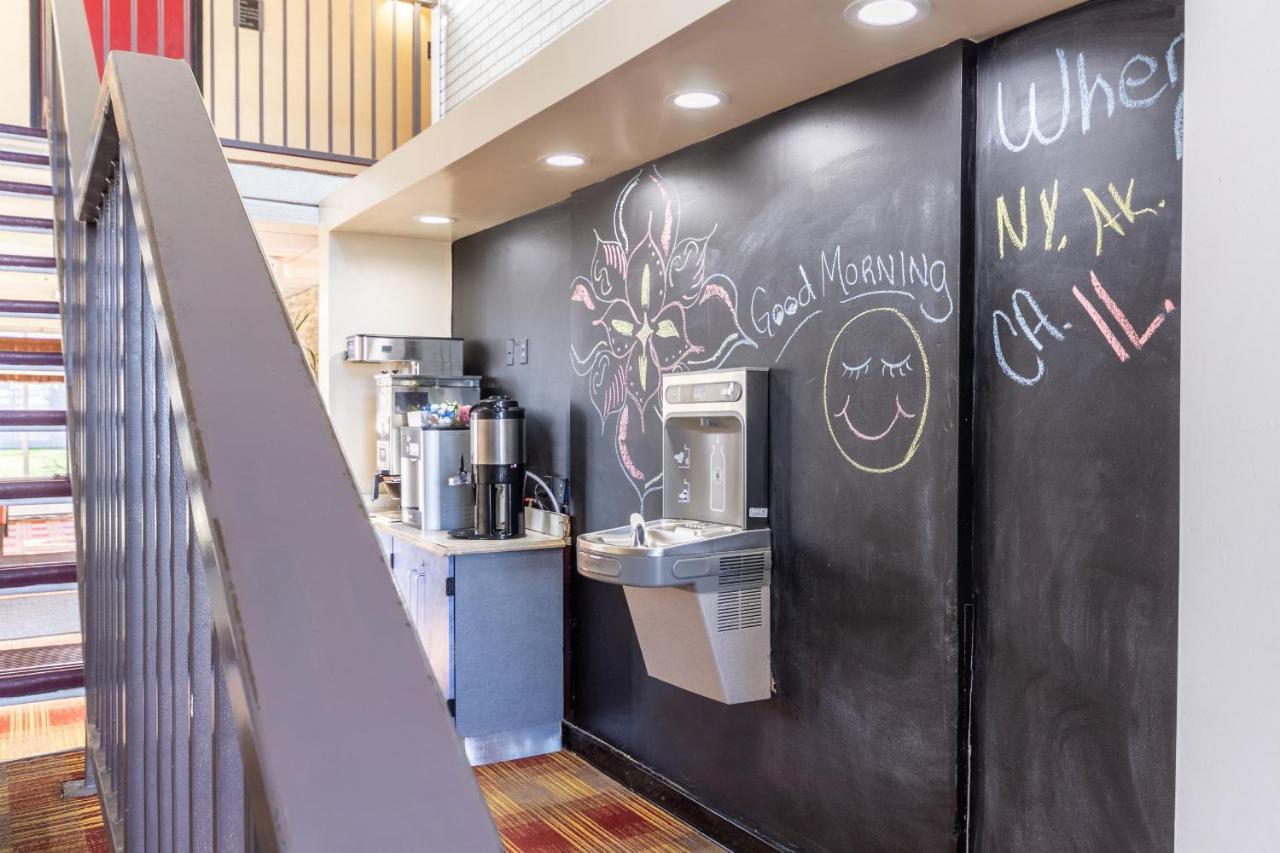 Countryside Suites Kansas City Independence I-70 East Sports Complex Hotel ภายนอก รูปภาพ